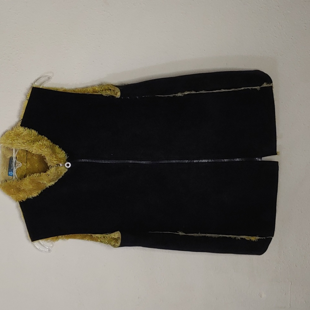 Neckworks Women's Size Large Faux Leather Zip up Vest with Faux Fur Lining